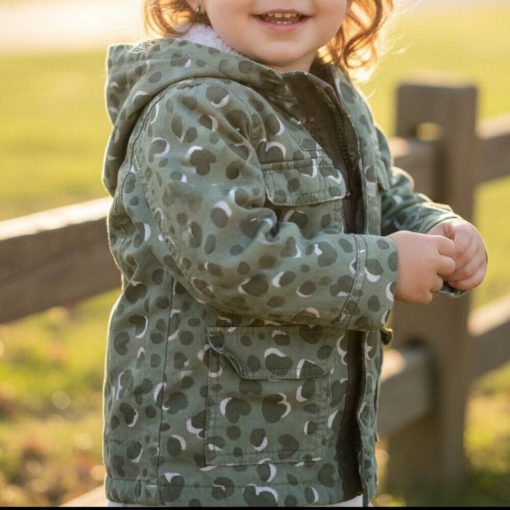 Girls Cat & Jack Green Leopard print long Sleeve Hooded Jacket Size 2T